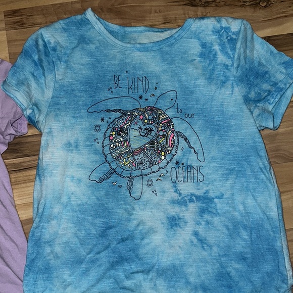 Shirts size 8 girls - Picture 2 of 5